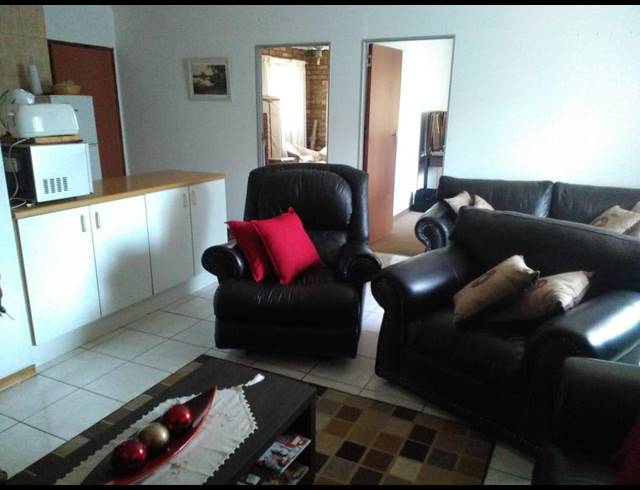 2 BEDROOM FREEHOLD TO LET IN JUKSKEI PARK